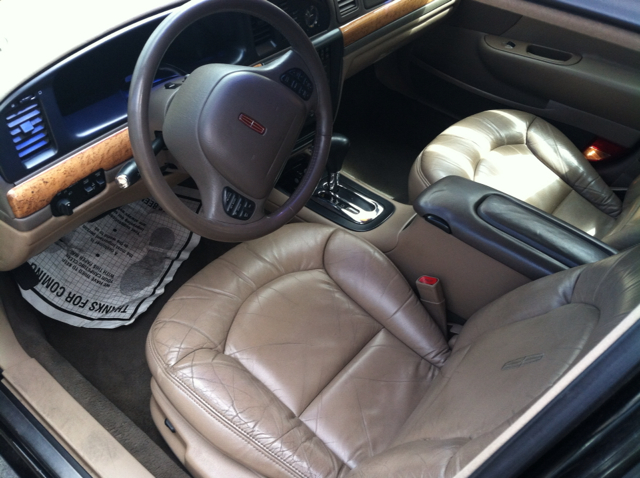 Lincoln Continental Base Sedan