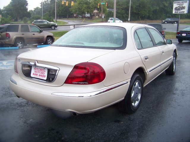 Lincoln Continental Base Sedan