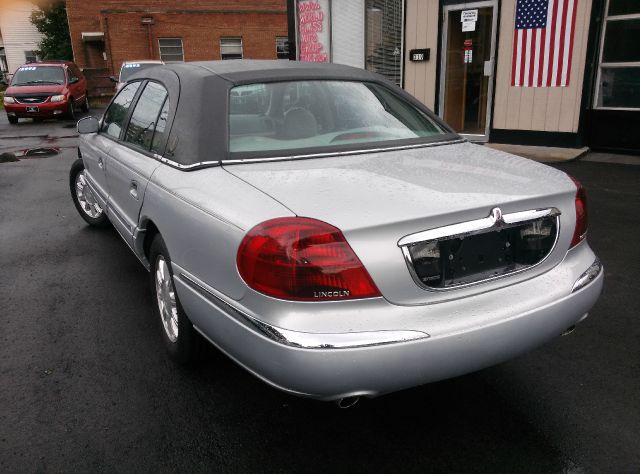 Lincoln Continental 2001 photo 1