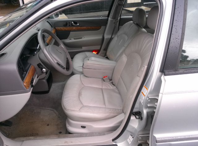 Lincoln Continental 2001 photo 2