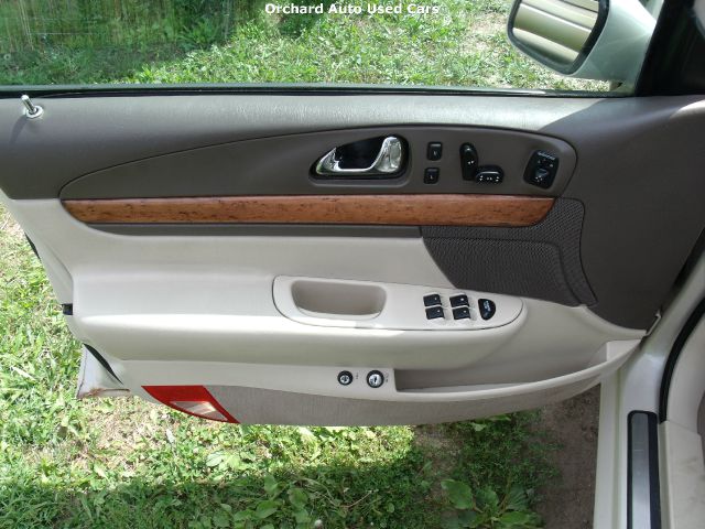 Lincoln Continental 2002 photo 4