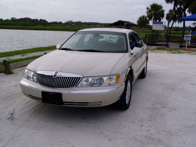 Lincoln Continental 2002 photo 2