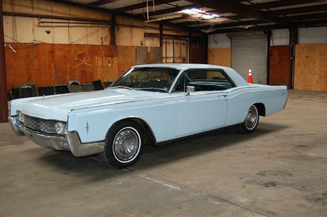 Lincoln Continental Coupe 1966 photo 2