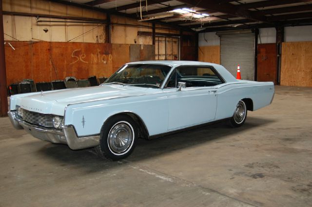 Lincoln Continental Coupe 1966 photo 2