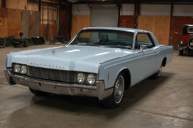 Lincoln Continental Coupe 1966 photo 3