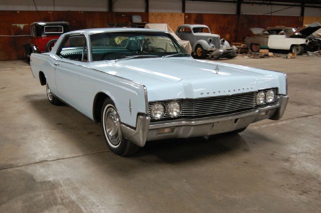 Lincoln Continental Coupe 1966 photo 4