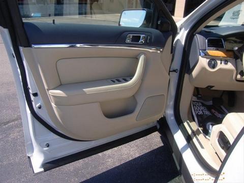 Lincoln MKS 2009 photo 1