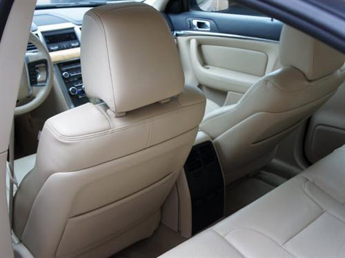 Lincoln MKS 2009 photo 2