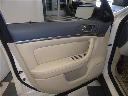 Lincoln MKS 2009 photo 1
