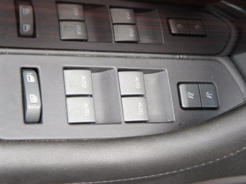 Lincoln MKS 2010 photo 1