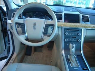 Lincoln MKS 2010 photo 1
