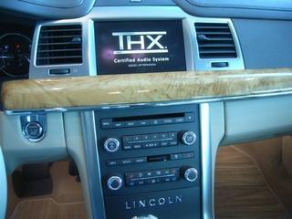 Lincoln MKS 2010 photo 2