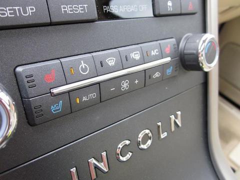 Lincoln MKS 2010 photo 1