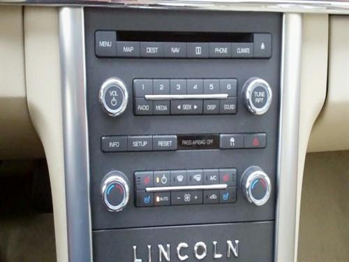 Lincoln MKS 2010 photo 2