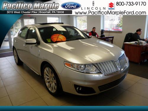 Lincoln MKS 2010 photo 1