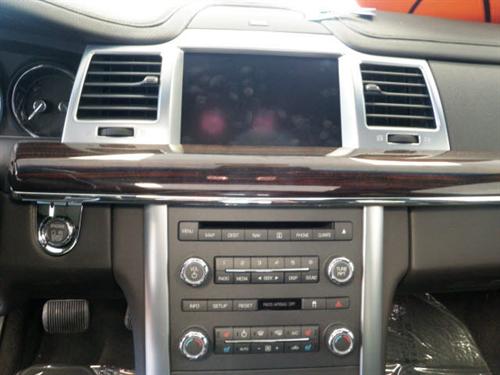 Lincoln MKS 2010 photo 2