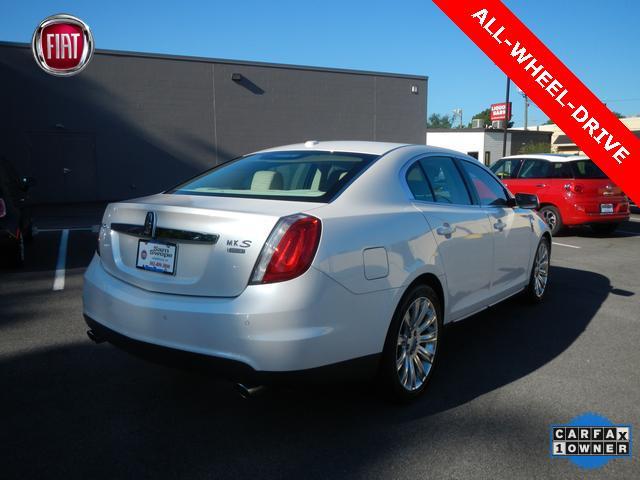 Lincoln MKS 2010 photo 2