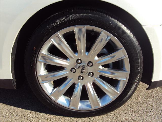 Lincoln MKS 2010 photo 2
