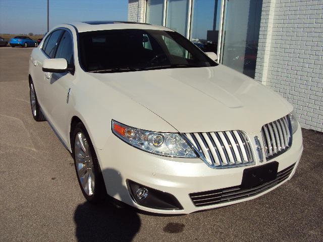 Lincoln MKS 2010 photo 3