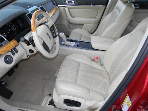 Lincoln MKS 2010 photo 2
