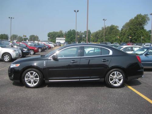 Lincoln MKS 2010 photo 1