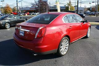 Lincoln MKS 2010 photo 1