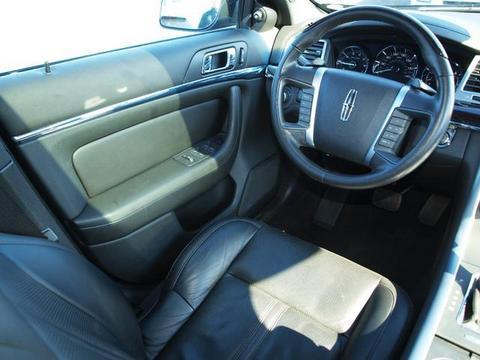 Lincoln MKS 2010 photo 1