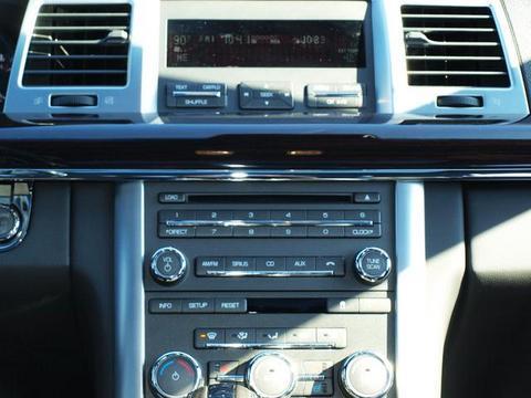 Lincoln MKS 2010 photo 2