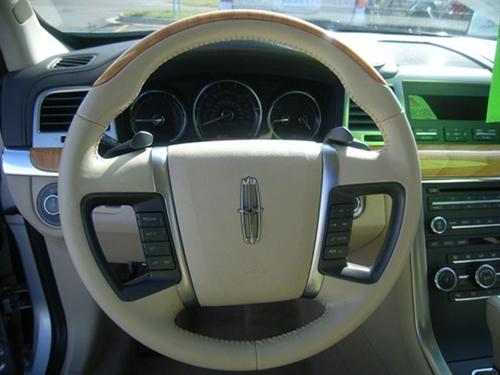 Lincoln MKS 2010 photo 1