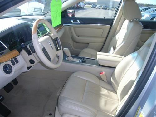 Lincoln MKS 2010 photo 2
