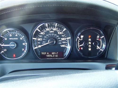 Lincoln MKS 2010 photo 2