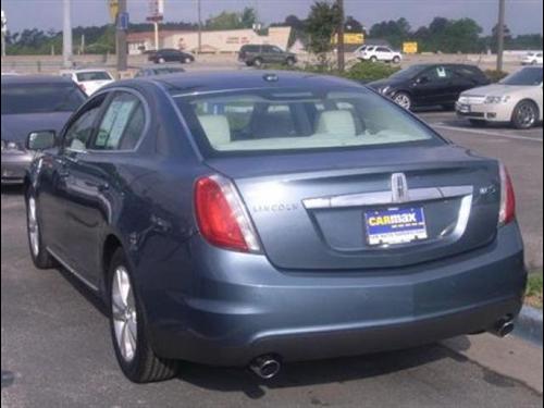 Lincoln MKS 2010 photo 2