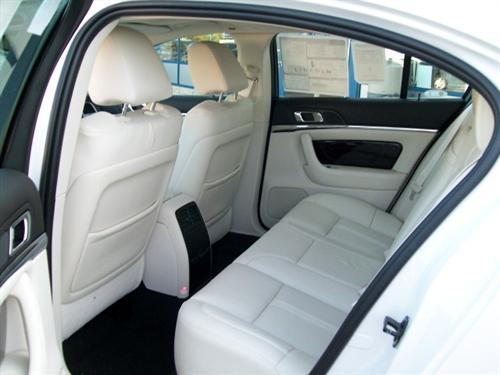 Lincoln MKS 2010 photo 2