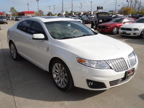 Lincoln MKS 2010 photo 2