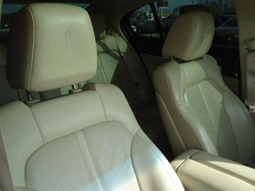 Lincoln MKS 2010 photo 4