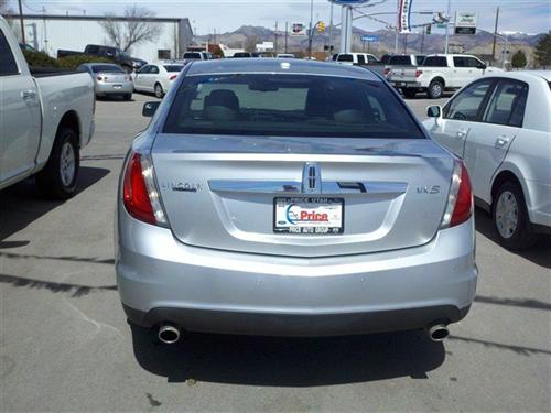 Lincoln MKS 2010 photo 2