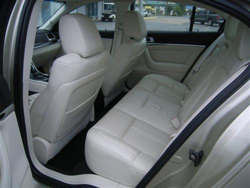 Lincoln MKS 2010 photo 1