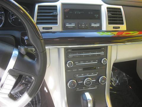 Lincoln MKS 2010 photo 2