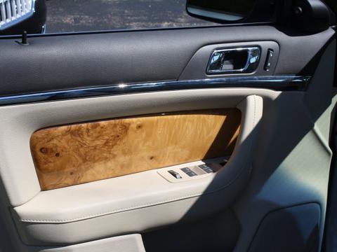 Lincoln MKS 2010 photo 1