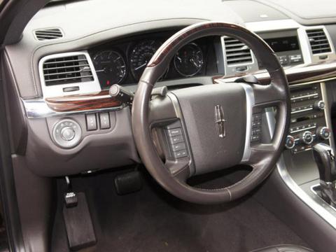 Lincoln MKS 2010 photo 1