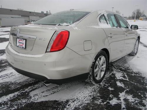 Lincoln MKS 2010 photo 1