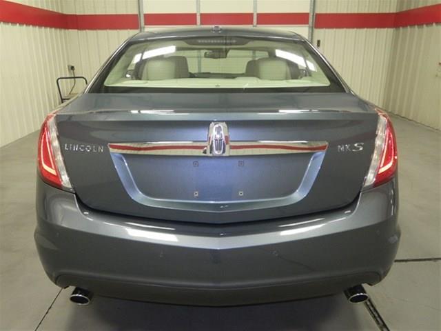 Lincoln MKS 2010 photo 3