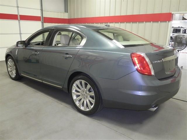 Lincoln MKS 2010 photo 4