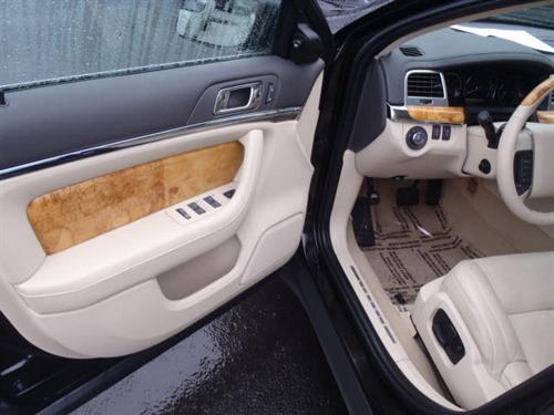 Lincoln MKS 2010 photo 4