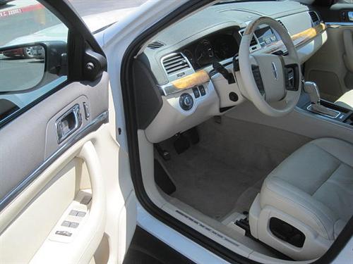 Lincoln MKS 2010 photo 2