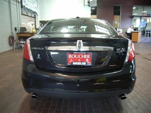 Lincoln MKS 2010 photo 1