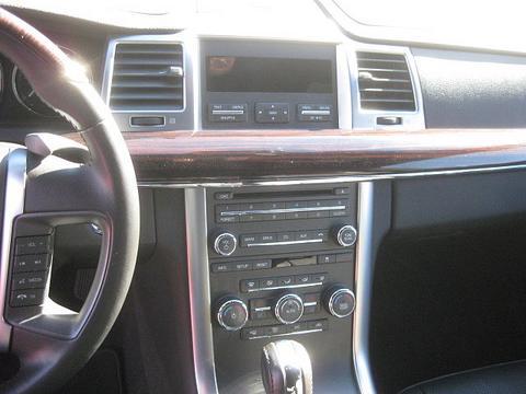Lincoln MKS 2010 photo 5