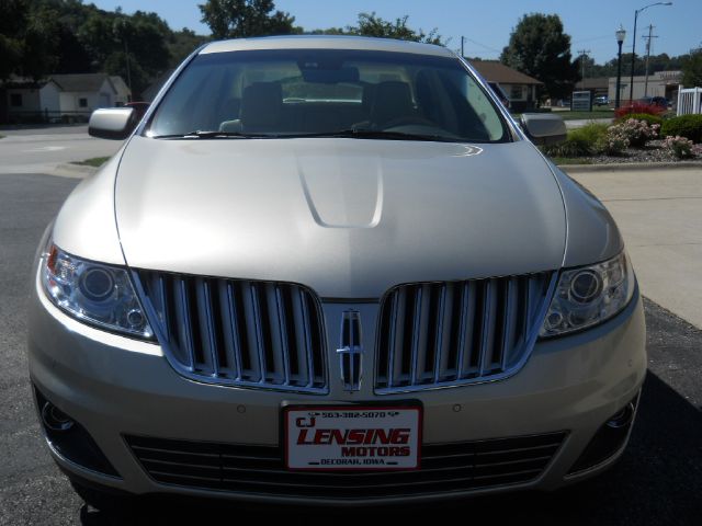 Lincoln MKS 2010 photo 1