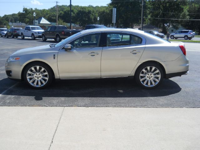 Lincoln MKS 2010 photo 2