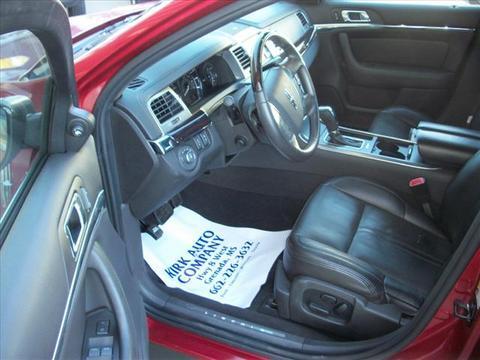 Lincoln MKS 2010 photo 1